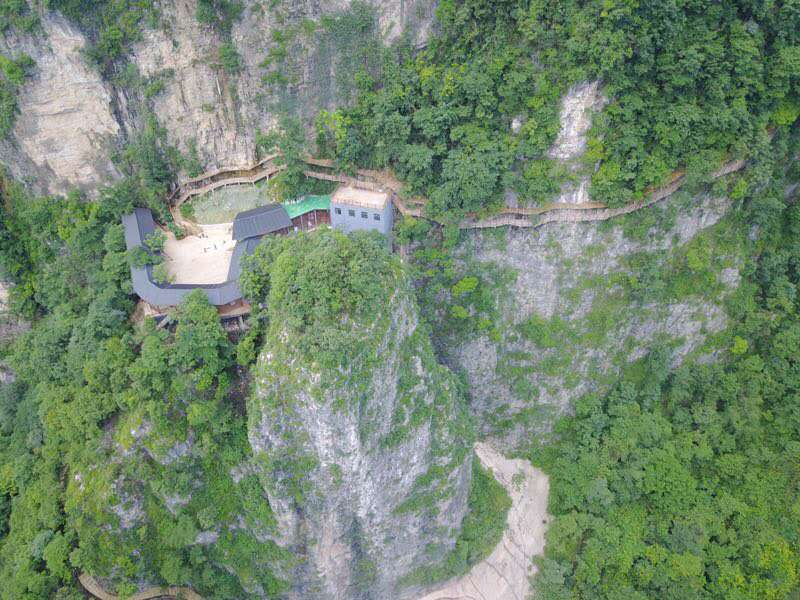 玻璃橋、天子山、猛洞河、 天門山、鳳凰古城 純玩4晚5日游F5