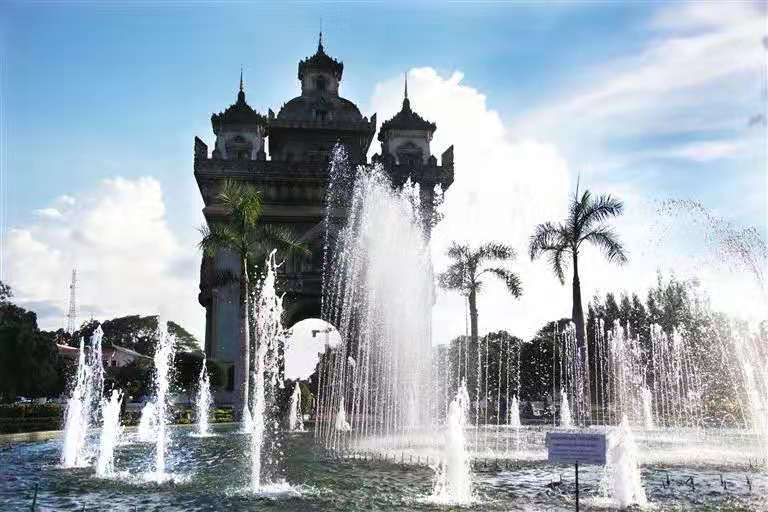 老撾?萬象、萬榮、瑯勃拉邦雙飛六日游